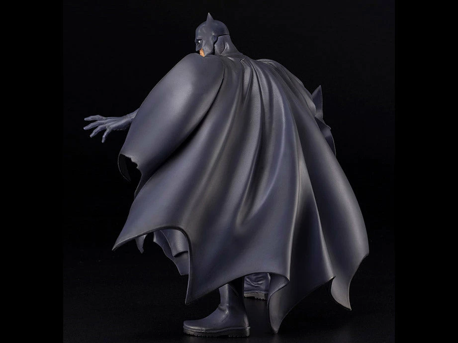 Kotobukiya 1/6 DC Batman: Hush Batman ArtFx+ Statue 5 Kotobukiya 1/6 DC Batman: Hush Batman ArtFx+ Statue - Image 4