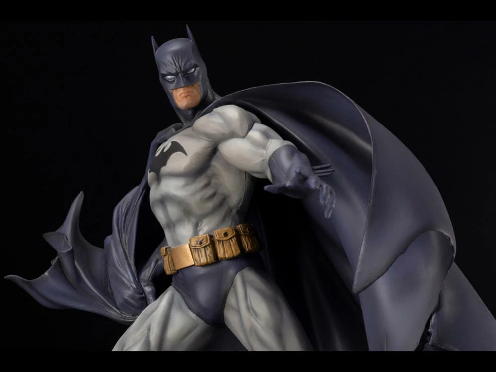 Kotobukiya 1/6 DC Batman: Hush Batman ArtFx+ Statue 6 Kotobukiya 1/6 DC Batman: Hush Batman ArtFx+ Statue - Image 5