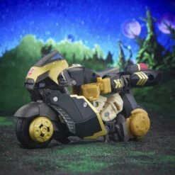 Hasbro Transformers Generations Legacy Evolution Deluxe Class Prowl Action Figure -Cheap Hasbro || GOOD SMILE COMPANY Store 5010994202286e