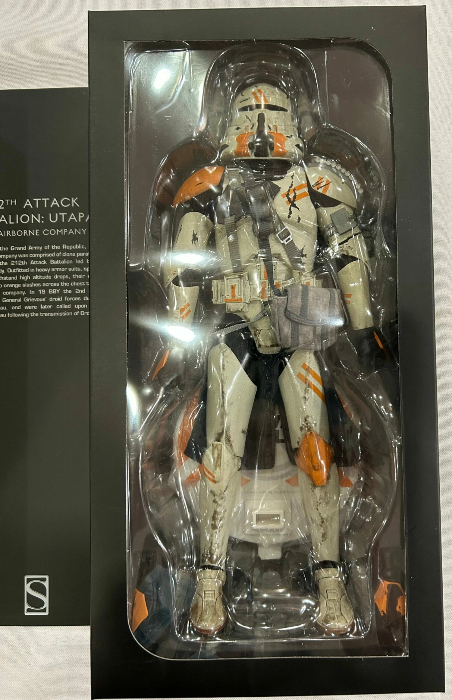 Sideshow Collectible 1/6 Star Wars Militaries Of Star Wars 212th Attack Battalion: Utapau (2nd Airborne Company) Sixth Scale Figure *Open Box* 5 Sideshow Collectible 1/6 Star Wars Militaries Of Star Wars 212th Attack Battalion: Utapau (2nd Airborne Company) Sixth Scale Figure *Open Box* - Image 3